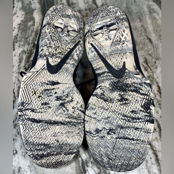 Nike Air Max Infuriate 2 Mens Basketball Shoes Low Sz 10.5 908975-090 Black Gold - Picture 9 of 10